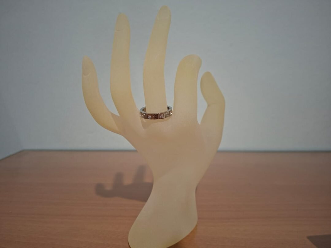 Ατσάλινο δαχτυλίδι με ζιργκονάκια περιμετρικά