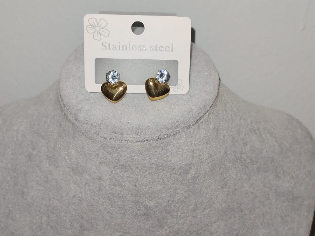 Ατσάλινα σκουλαρίκια με ζιργκονάκι σχήμα καρδιάς