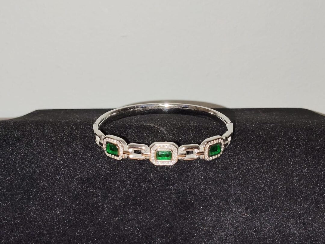 Ατσάλινο βραχιόλι με πράσινη πέτρα ζιργκόν σε ασημί και χρυσό χρώμα