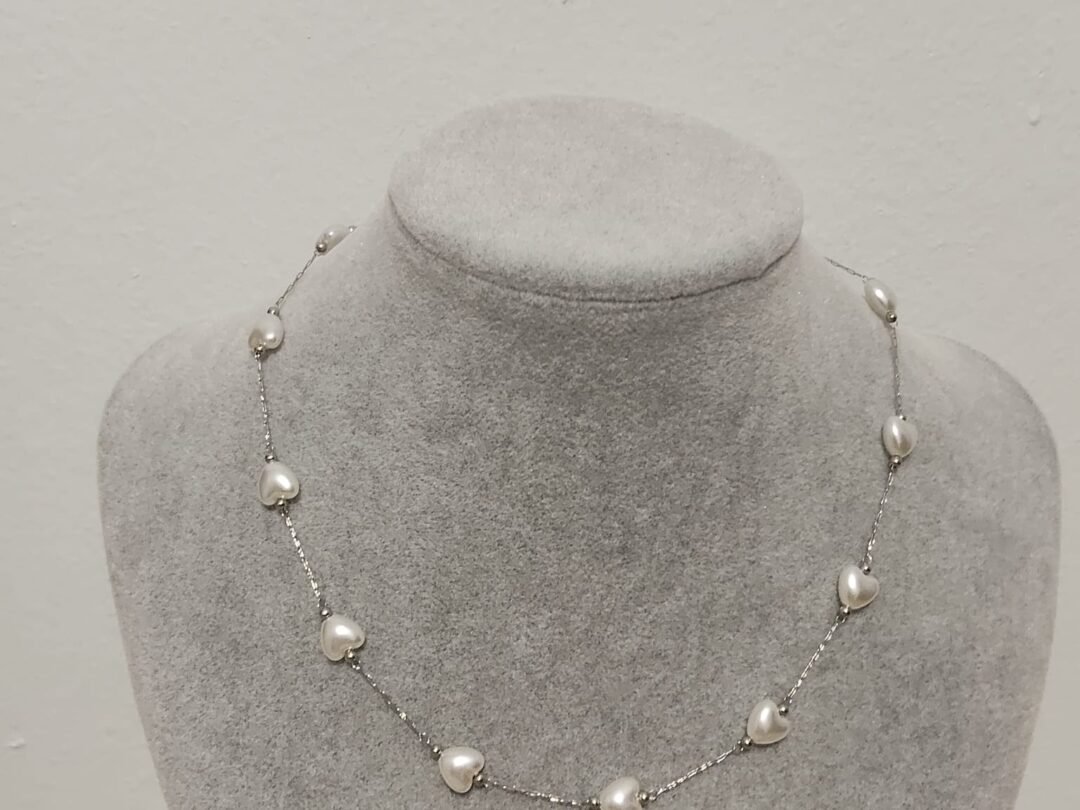 Ατσάλινο κολιέ με πέρλες σε σχήμα καρδιάς