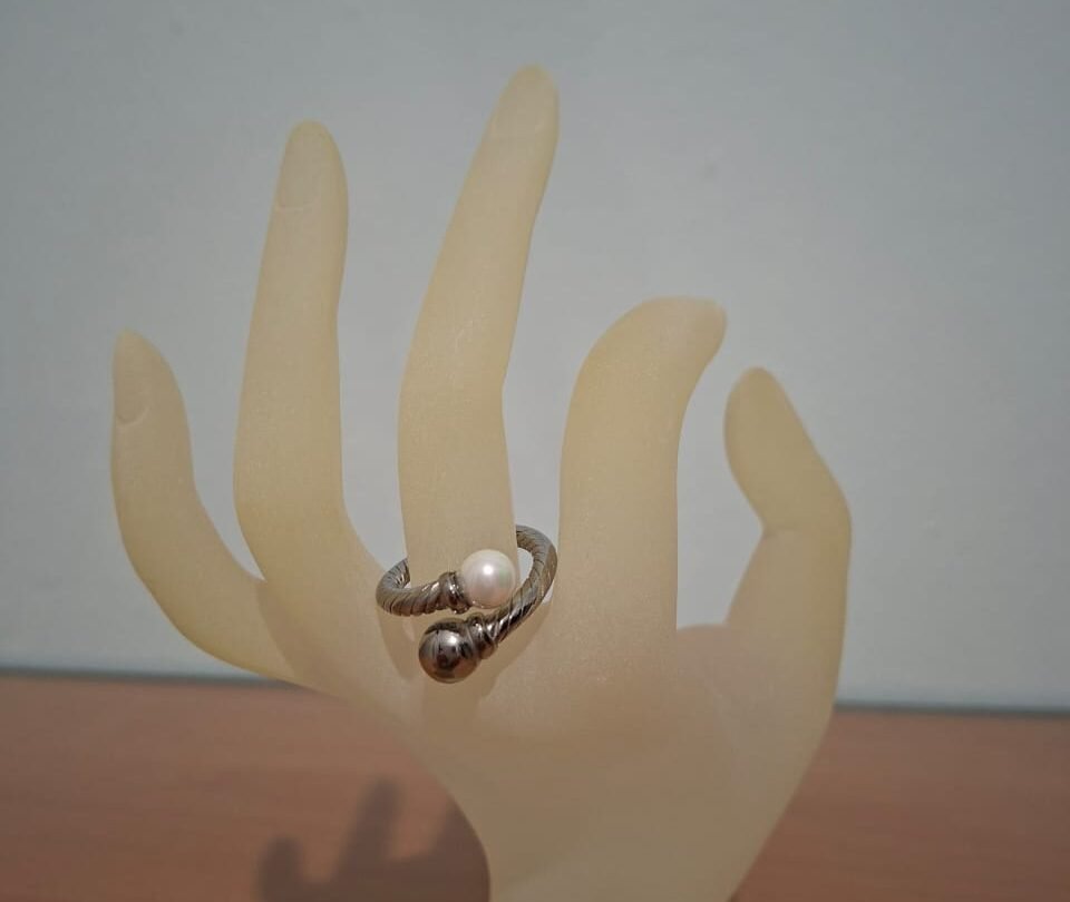 Ατσάλινο δαχτυλίδι με πέρλα σε χρυσό και ασημί χρώμα