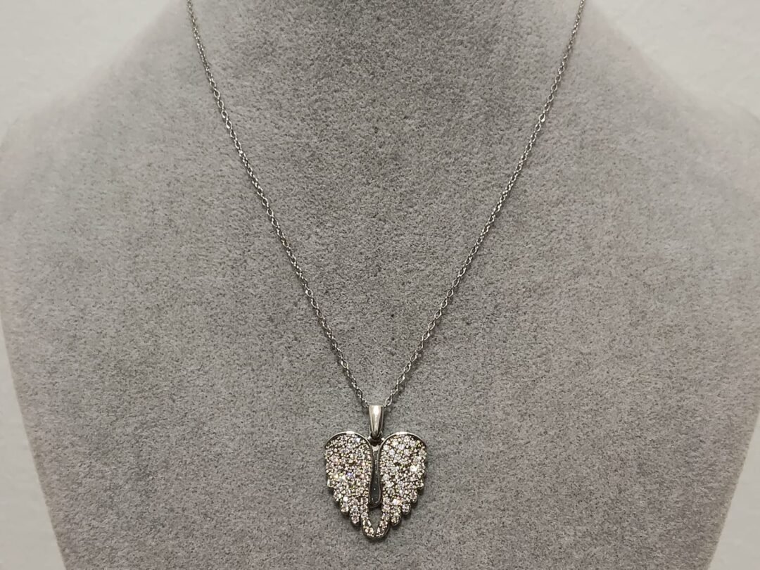 Κολιέ ατσάλινο με καρδιά και φτερά αγγέλου