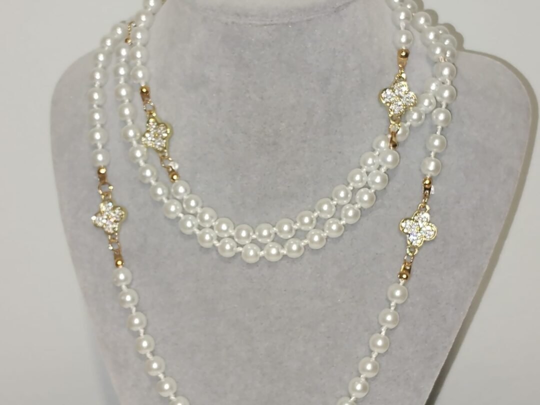 Κολιέ με λευκές πέρλες