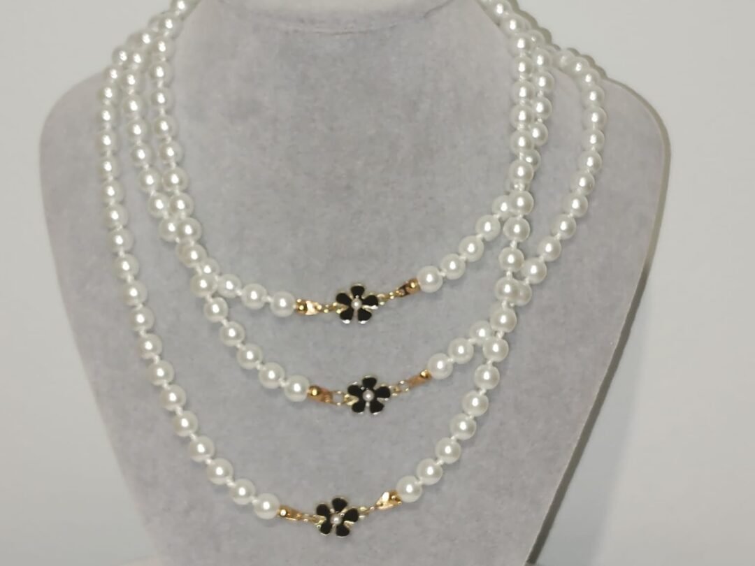 Κολιέ με λευκές πέρλες και σχέδιο αστέρι