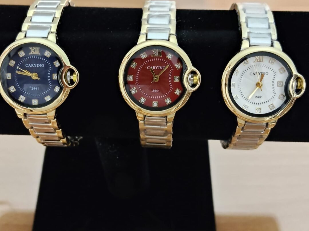 Ρολόι χειρός διαθέσιμο σε 4 χρώματα καντράν